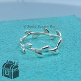 Tiffany & Co. 925 Silver Olive Leaf Ring Band Sz. 8 (pouch)